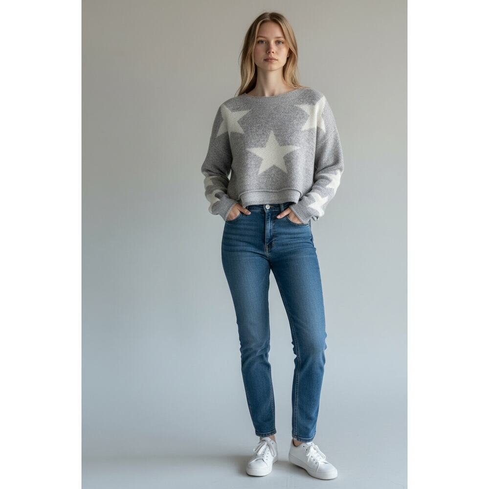 Soft Grey & White Knit Cropped Sweater Star Pattern Women's SIze M/L - Picture 7 of 7